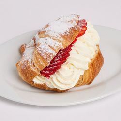 Croissant Crema Diplomática Frutilla
